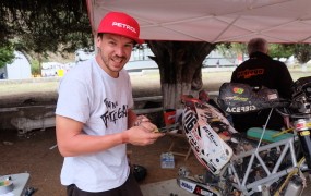 Simon Marčič o izkušnji na reliju Dakar: Dva domačina sta mi dobesedno "rešila rit"