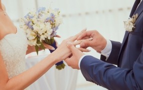 V Uzbekistanu se bojijo, da bodo razkošne poroke državo spravile v bankrot