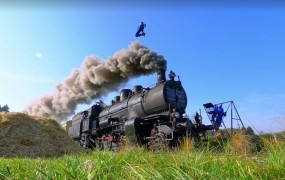 VIDEO: "Nori" Slovenci so skakali čez vlak!