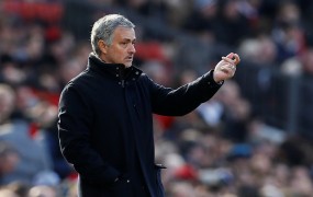 Manchester United je odpuščenemu trenerju Mourinhu plačal kar 22 milijonov evrov