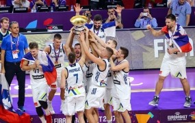 Slovenski košarkarji so še eno  zmago oddaljeni od Eurobasketa!