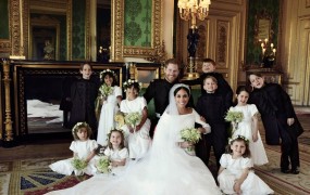 FOTO: Harry in Meghan razkrila uradne fotografije kraljeve poroke