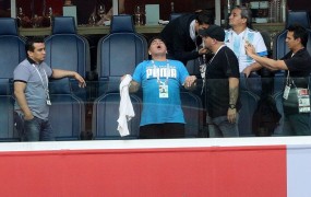 Maradona je bil po tekmi Argentine tako izmučen, da je potreboval zdravniško pomoč