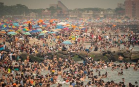 Guverner New Jerseyja za to, da bodo javne plaže res javne