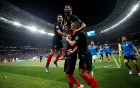 Sosedi norijo: Mandžukić Hrvate popeljal v finale svetovnega prvenstva!