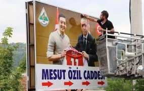 Nemška nogometna zveza želi končati javno debato in obtoževanje zaradi afere Özil