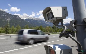 Cesta besa: radar v italijanski vasi v dveh tednih ujel kar 58.000 prehitrih voznikov