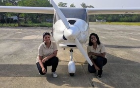 Indijki s Pipistrelovim letalom kot prvi ženski okoli sveta