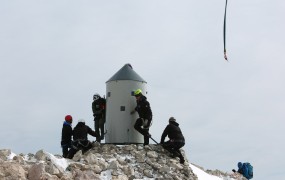 Aljažev stolp se je vrnil na Triglav (FOTO)