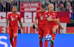 AEK navijačem Bayerna prodajal dražje vstopnice, sledi kazen