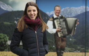 Monika Avsenik: Dedkovo glasbo primerjam tudi s Straussom