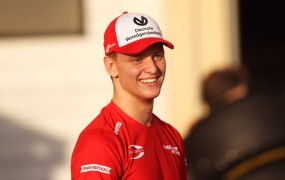 Mick Schumacher po očetovi poti: že naslednji teden v Ferrarijevem bolidu formule 1
