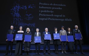 Na podelitvi Prešernovih nagrad očitek Šarcu: Država bolj ceni orožje kot umetnike