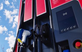 Petrol odprl prvo javno mini vozlišče za hitro polnjenje električnih vozil v Sloveniji