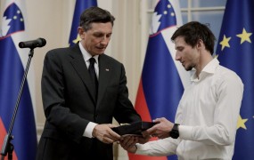 Pahor je Robertu Kranjcu poklonil "ptička hvaležnosti"
