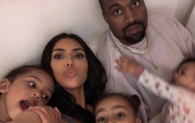 Kim in Kanye sta dobila še četrtega otroka, rodila ga je nadomestna mati