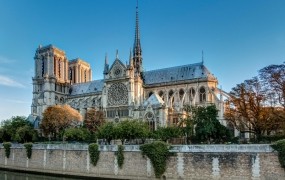 Stolpič pariške katedrale Notre Dame morda obnovljen v izvirni obliki