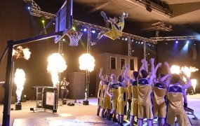 Akrobatski spektakel Dunking Devils v Hali Tivoli navdušil 7000 gledalcev