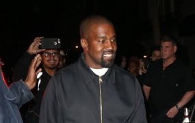 Kanye West s kontroverznimi in zmedenimi izjavami začel svojo volilno kampanjo