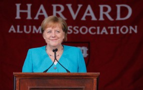 Angela Merkel zbira častne doktorate: ima jih že 17