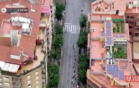 Gledalci Vuelte so strmeli: helikopterski posnetek razkril gojišče konoplje na strehi (VIDEO)
