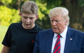 Uf, s kakšnimi žganci Melania hrani Barrona? Poglejte 13-letnega fanta, ki je že višji od Trumpa! (FOTO)