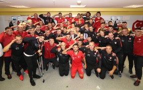 Turki vpletli politiko v nogomet in s salutiranjem proslavljali zadetek in zmago proti Albaniji