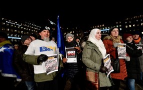 Protesti proti Handkeju zasenčili podelitev Nobelovih nagrad