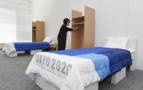 Športniki bodo v Tokiu spali na posteljah iz kartona; prenesejo tudi olimpijski seks, trdijo Japonci