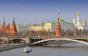 Rusi naganjajo slovenske diplomate iz Moskve