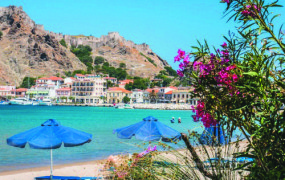 (NAGRADNA IGRA) Bralcem Reporterja podarjamo 300 evrov za počitnice v Grčiji!