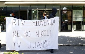 Referendumi: Pošljimo Janševe ostanke na smetišče zgodovine! (KOMENTAR)