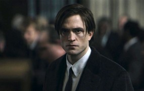 Koronavirus ujel "Batmana": Robert Pattinson je okužen, zato so prekinili snemanje novega Batmana