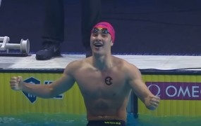 Najboljši japonski plavalec suspendiran, ker je prevaral ženo