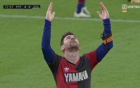 Poglejte, kako se je Messi poklonil Maradoni (VIDEO)
