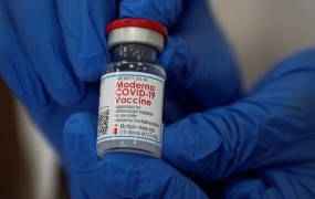 Cepivo Moderne sproži slabši imunski odziv proti omikronu