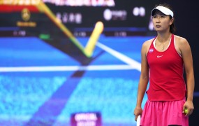Bo kitajska teniška igralka Peng Shuai smela priti v Evropo?