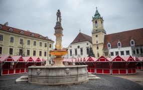 Slovaki se lahko spet prosto gibajo v javnosti, uvajajo pa policijsko uro