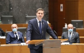 Znani politiki na županskih volitvah: Zorčič v drugi krog, bivša ministra Poklukar in Jelušičeva poražena