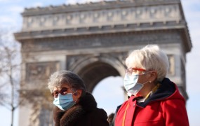 V Parizu znova obvezne maske na prostem