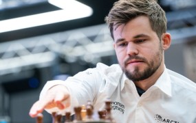 Magnus Carlsen še vedno noče razkriti, zakaj je prekinil dvoboj z Niemannom