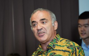 Putinov režim je legendarnega šahista Kasparova ožigosal kot "tujega agenta"