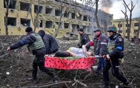 Evakuacija iz Mariupolja naj bi stekla ob pomoči Rdečega križa