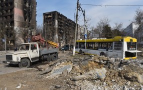 Ukrajinska vlada v oblegani Mariupolj poslala 45 avtobusov za evakuacijo