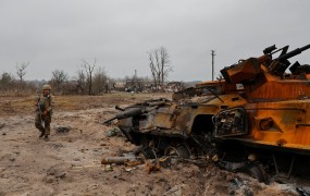 Putinova vojska se umika iz okolice Kijeva in krepi napade na vzhodu Ukrajine
