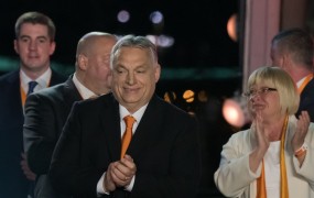 Janša že čestital Orbanu, ki se mu znova obeta dvotretjinska večina
