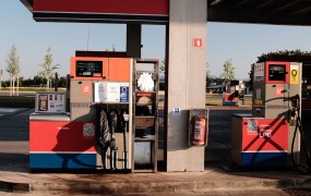 Podražitve: za toliko sta dražja bencin in dizel