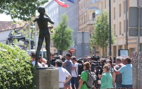 Neizprosen boj za oblast na RTV Slovenija – gledanost pa pada