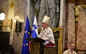 Nadškof Zore Golobovi vladi želi modrosti pri vodenju države