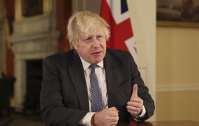 Boris Johnson želi spet postati premier: prekinil je počitnice na Karibih in hiti v London